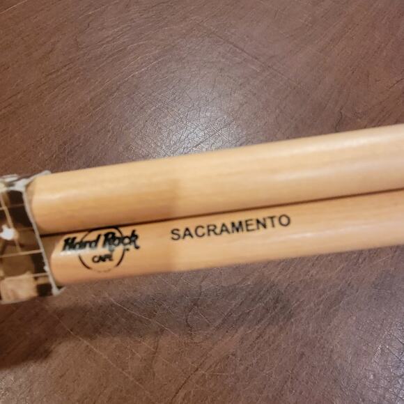 HARD ROCK CAFE HRC Natural Wood Drum Sticks 16" Sacramento. New - Picture 4 of 7